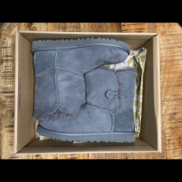 UGGS Bailey button boots - Picture 3 of 6